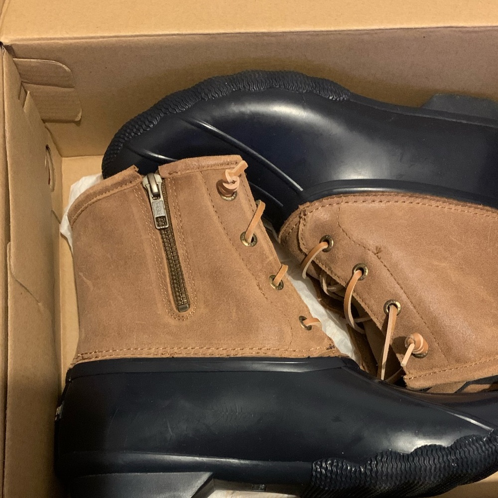 Women’s 9 1/2M Sperry boots